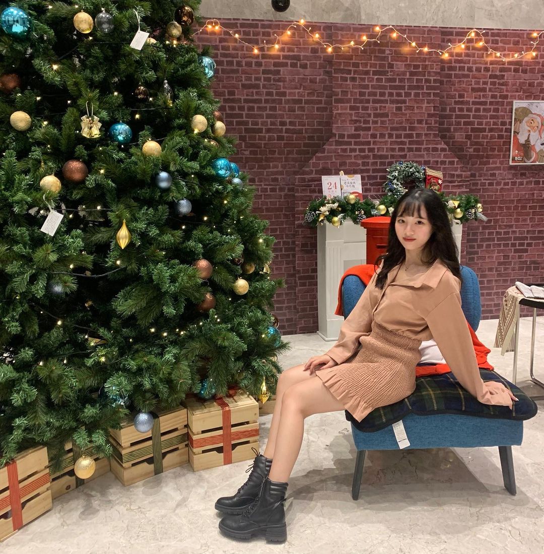 成大藥學系的「21歲小清新正妹」，綠島玩耍穿比基尼「雪白美乳」份量好驚人！