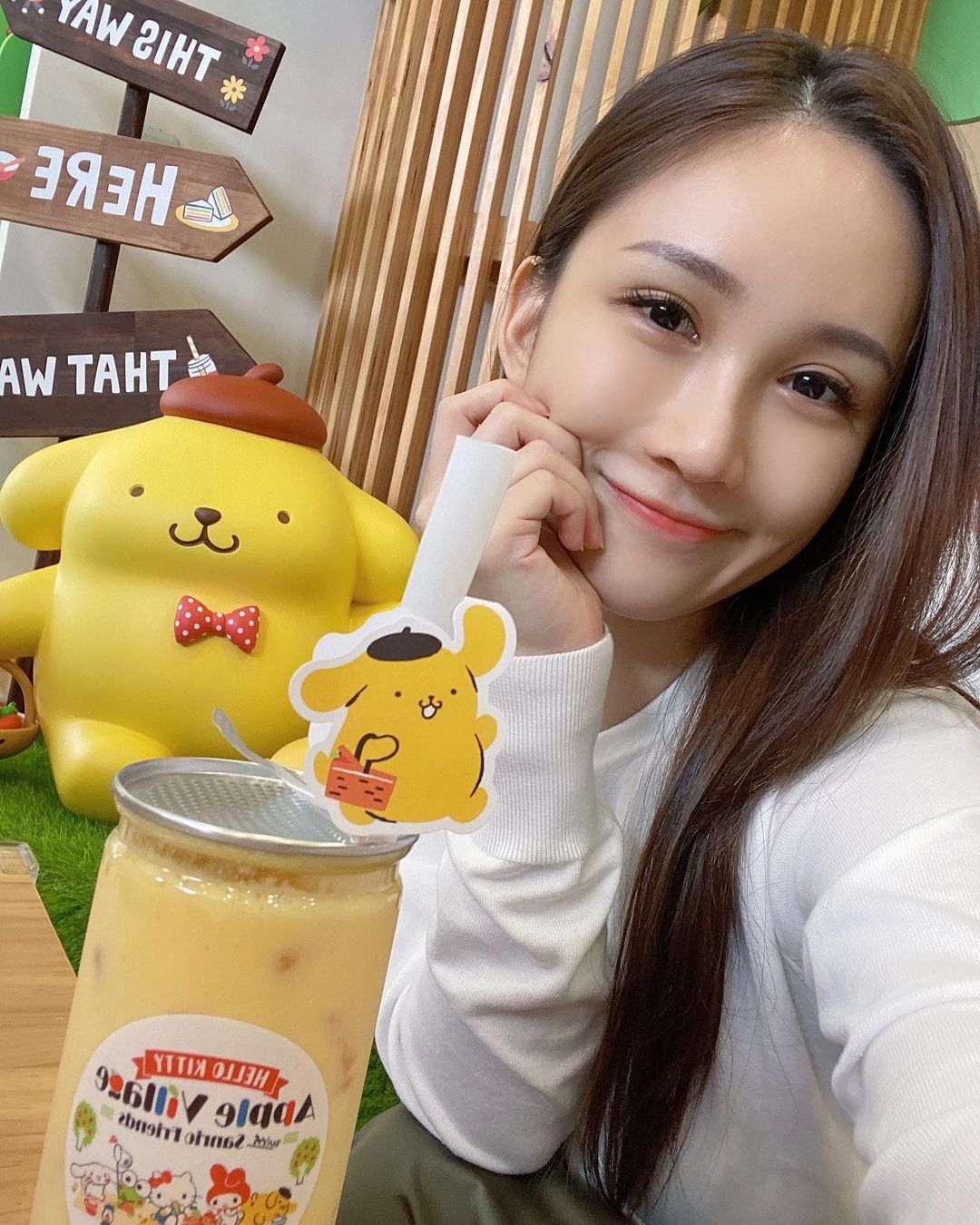 戀愛系正妹「華華Bivi」辣出外景泡湯！「32E白嫩巨乳」比基尼包不住！