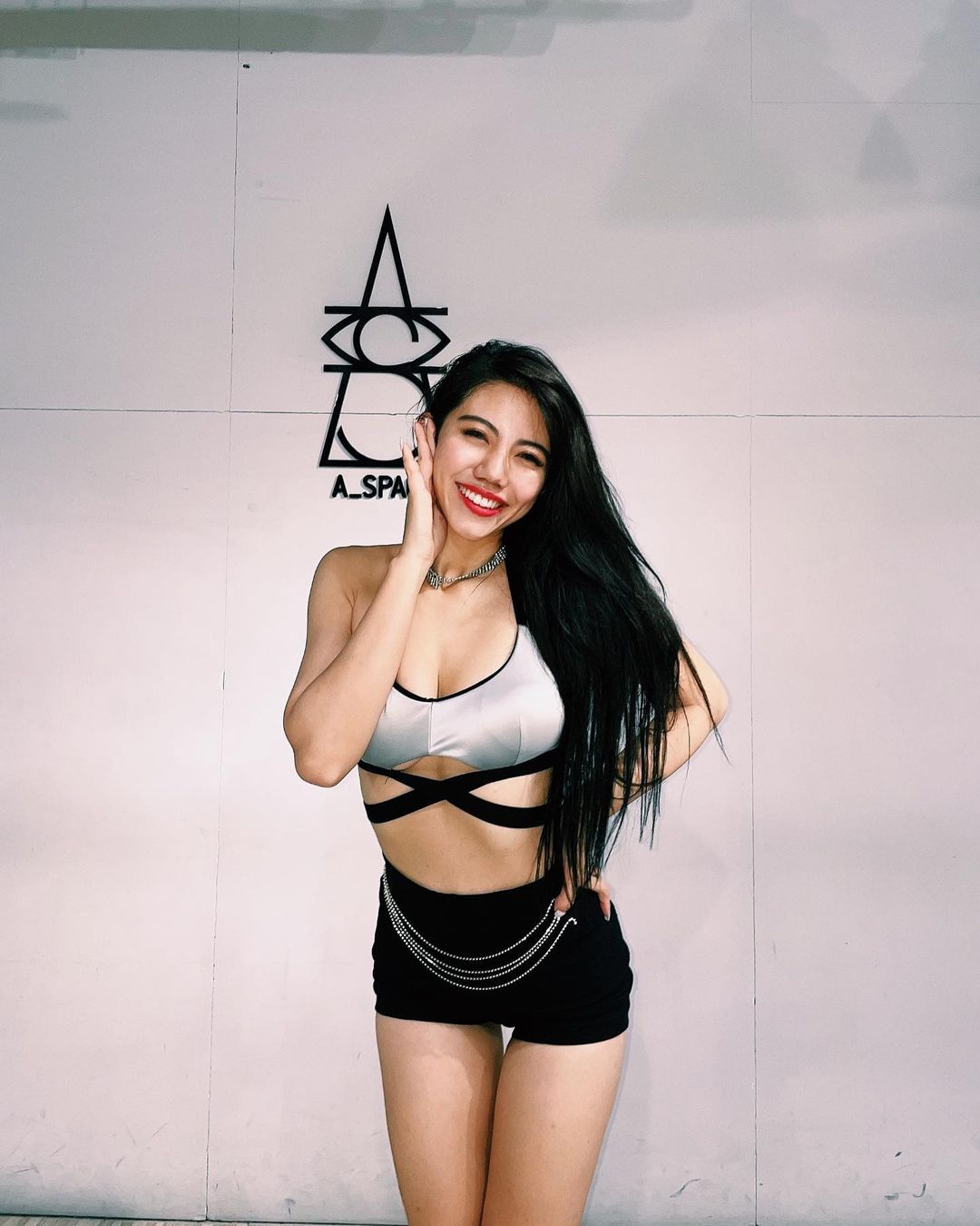 「歐美系 Dancer」潑濕「飽滿雙球」，賀爾蒙噴發超強辣氣！