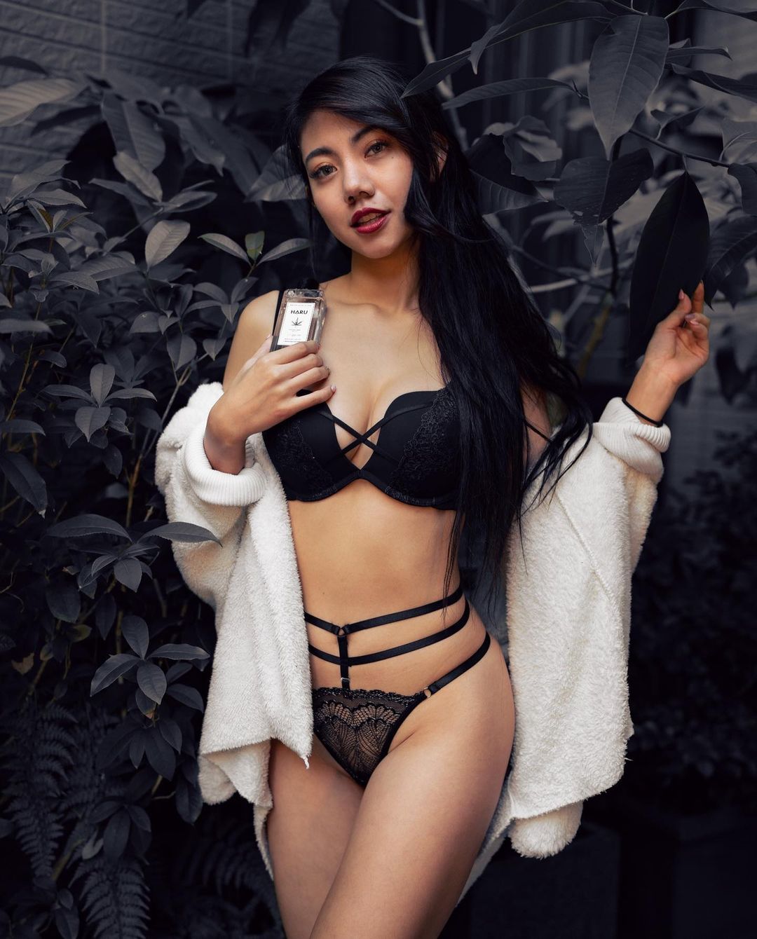 「歐美系 Dancer」潑濕「飽滿雙球」，賀爾蒙噴發超強辣氣！