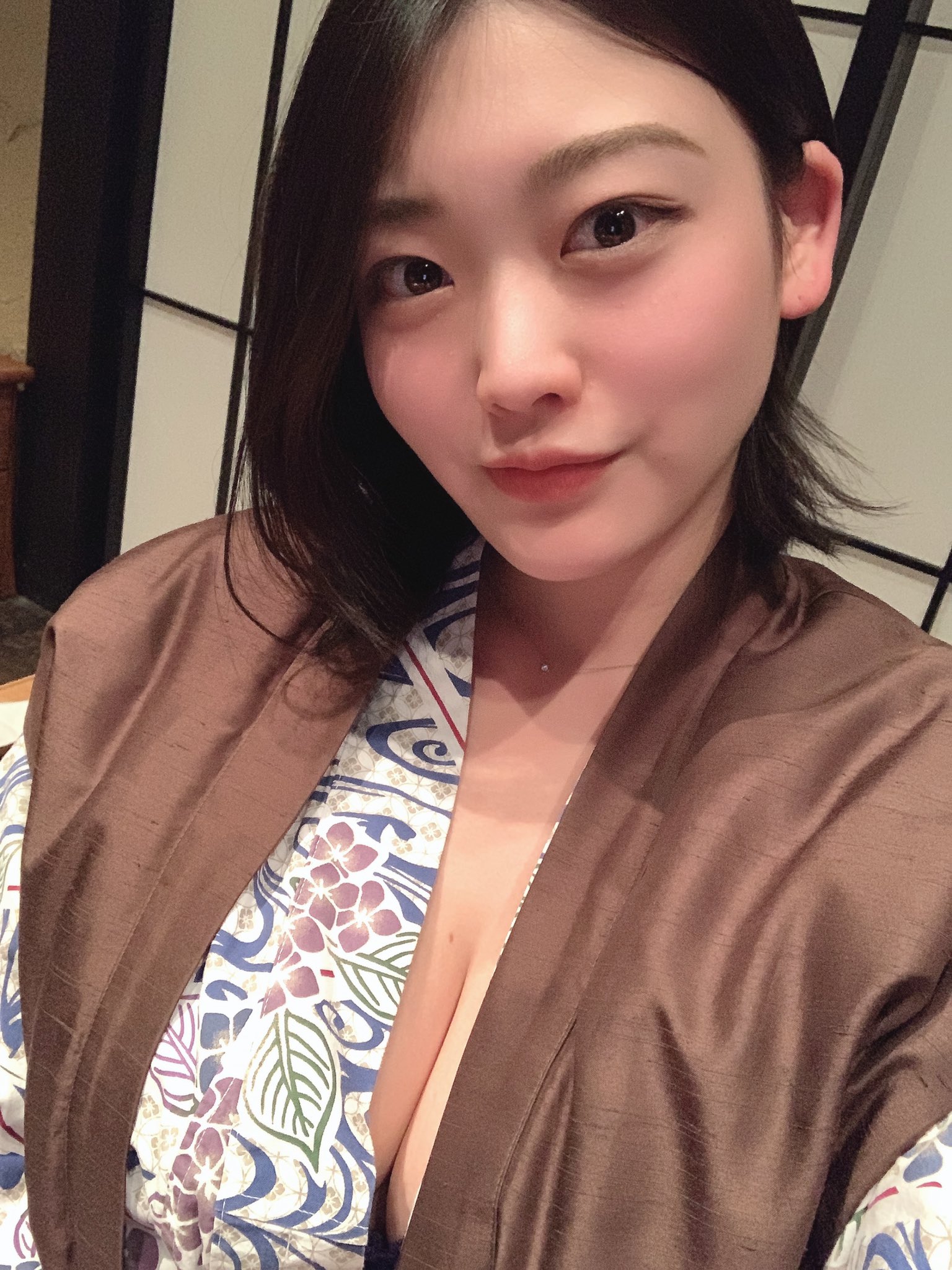 大到需要放桌上！大阪「巨乳櫻花妹」胸圍100cm，還有超猛腹肌和豐滿蜜桃臀！