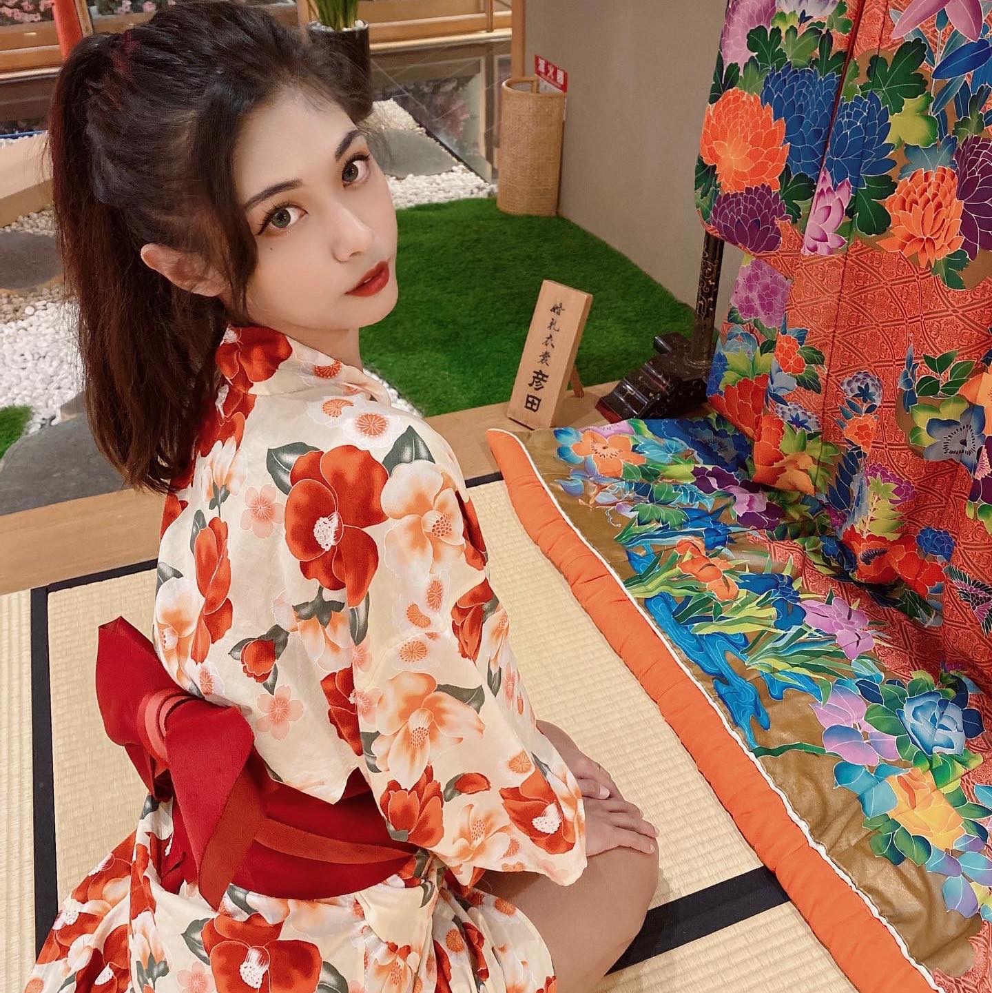 178 cm 美模「蘇蔚」硬塞 XS 碼衣服&#8230;網友驚嘆：這腿太無情了