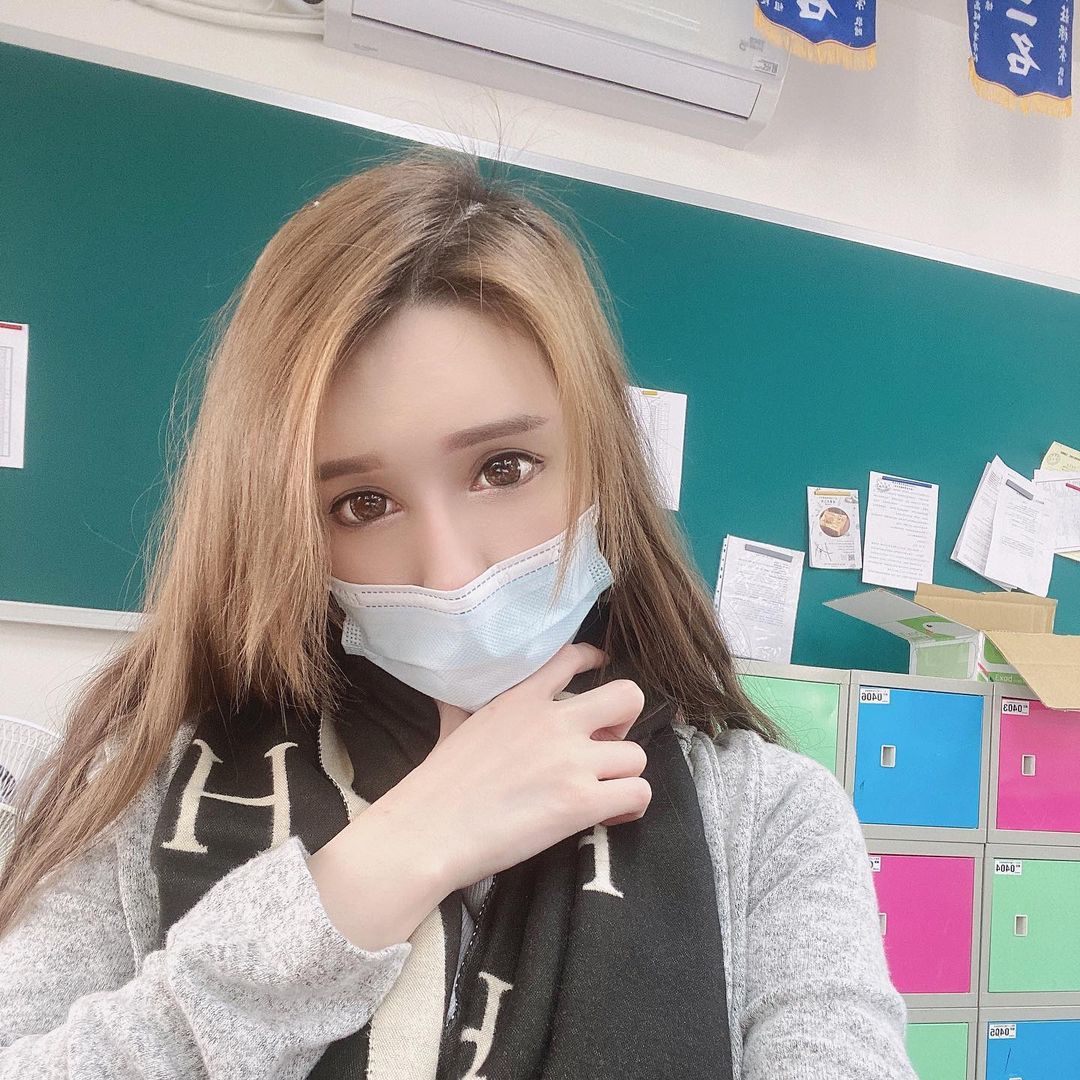 鋼琴老師「Ting 庭庭」身材太暴力扣子都快撐不住　學生上課不知該看哪