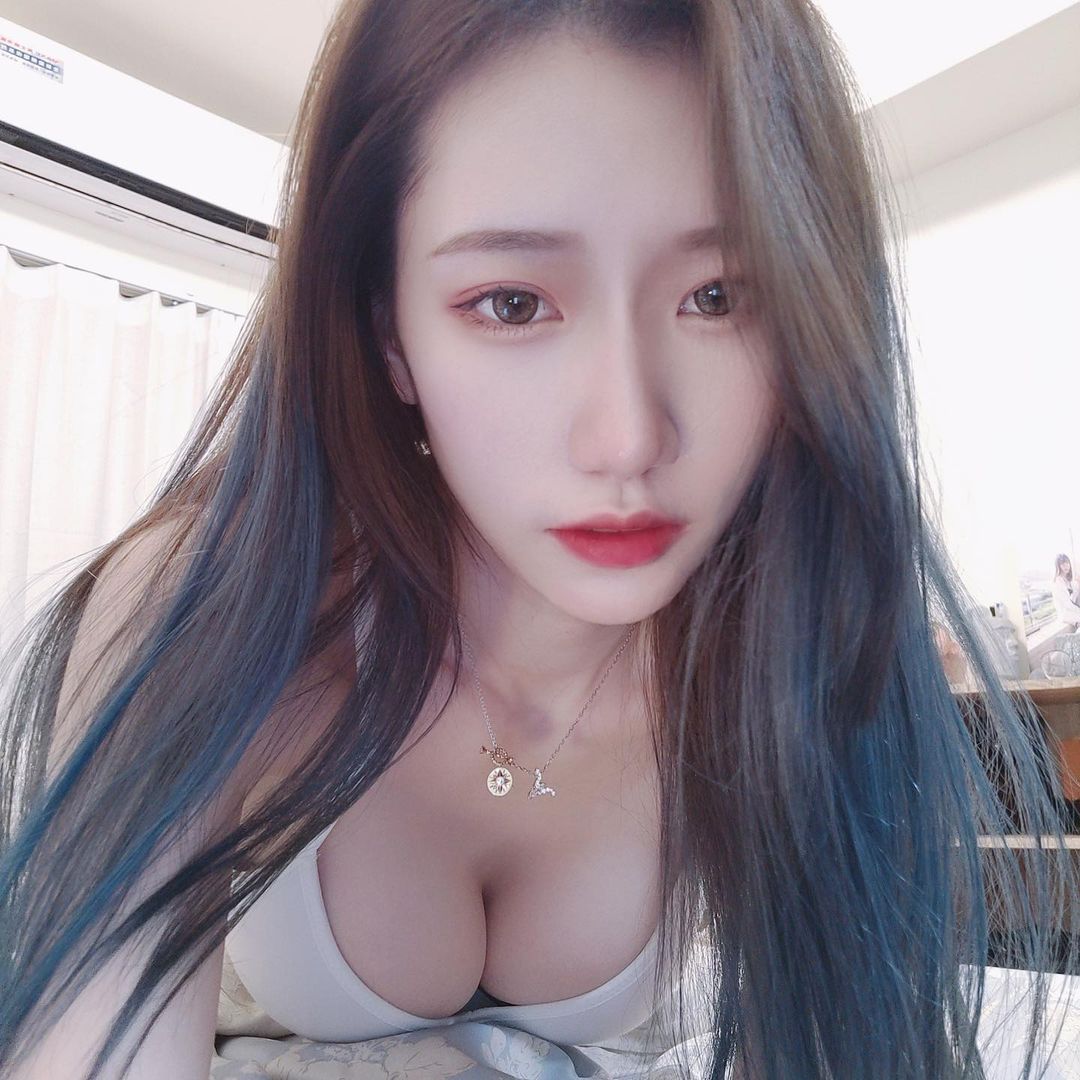 豪乳正妹芷涵事業線好性感,雪白嫩乳x豐潤翹臀極撩慾,強大身材回頭率滿分啊 - 美女圖 -
