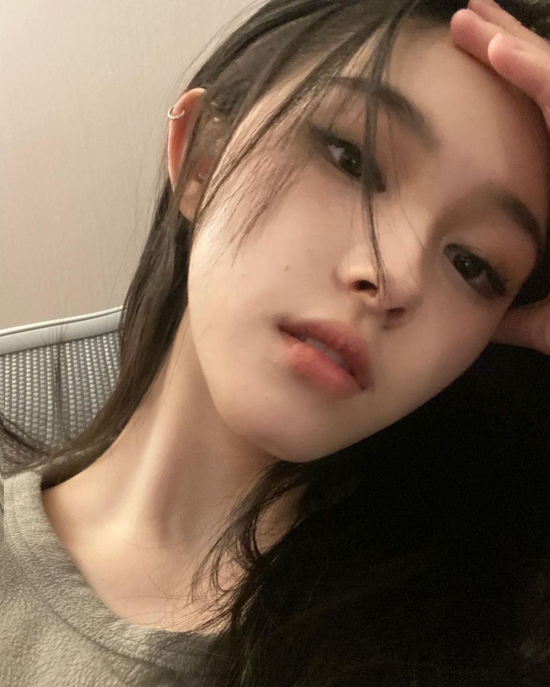 超性感旗袍設計！「雪乳美人」旗袍上大開中路，側邊白嫩弧度好明顯！