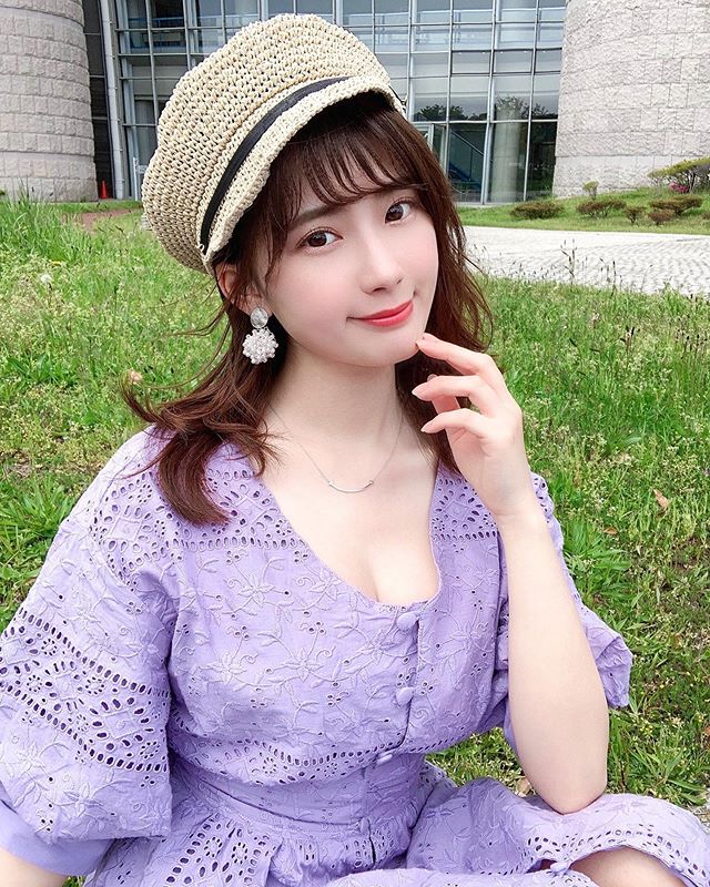校花常勝軍「伊藤奈月」歡慶 25 歲生日！透視裝解放「深長事業線」