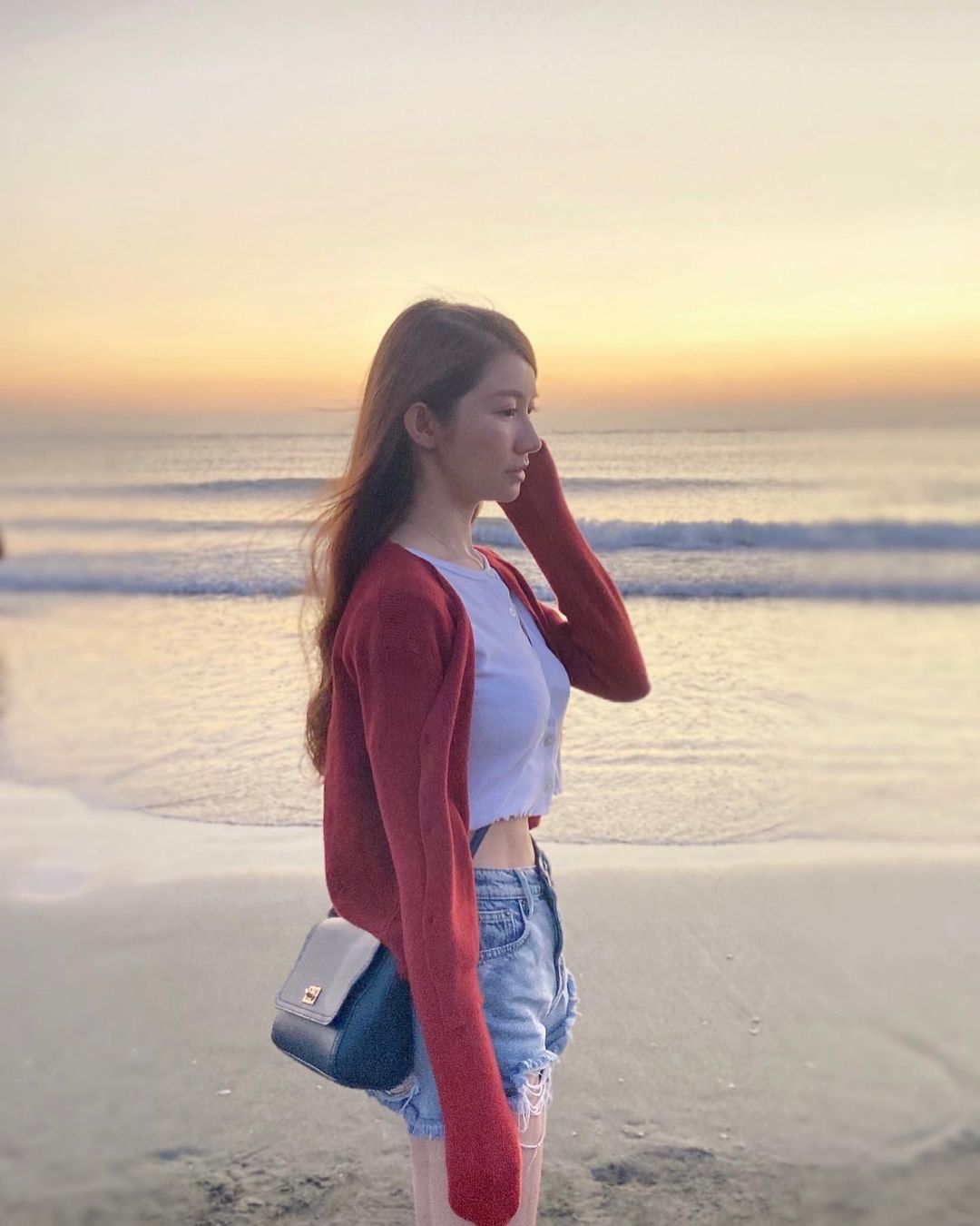 「童顏巨乳護理師」泡湯自拍好辣！清純無害的臉蛋下「不科學雙峰」有夠兇！