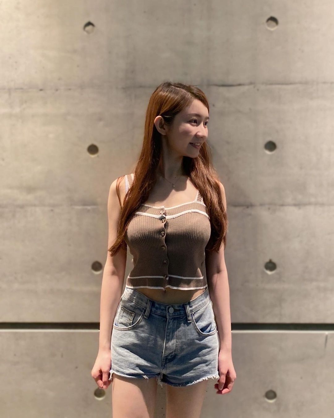 「童顏巨乳護理師」泡湯自拍好辣！清純無害的臉蛋下「不科學雙峰」有夠兇！