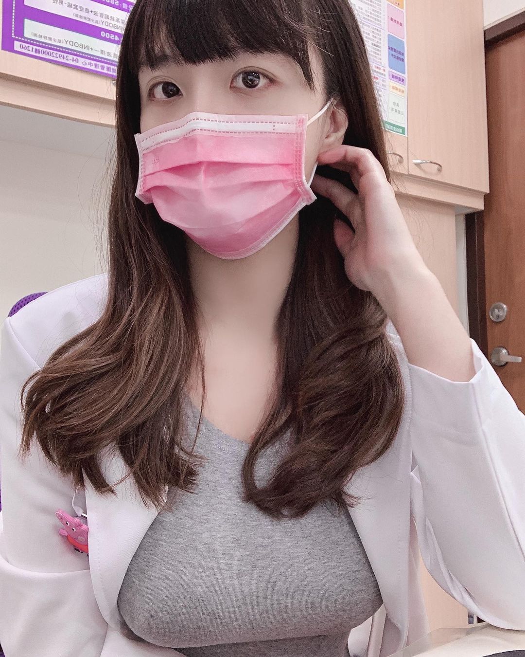 護理師好辣！墾丁沙灘大秀「巨乳比基尼」，超兇猛「柔軟弧度」網友直呼：乳浪太強！