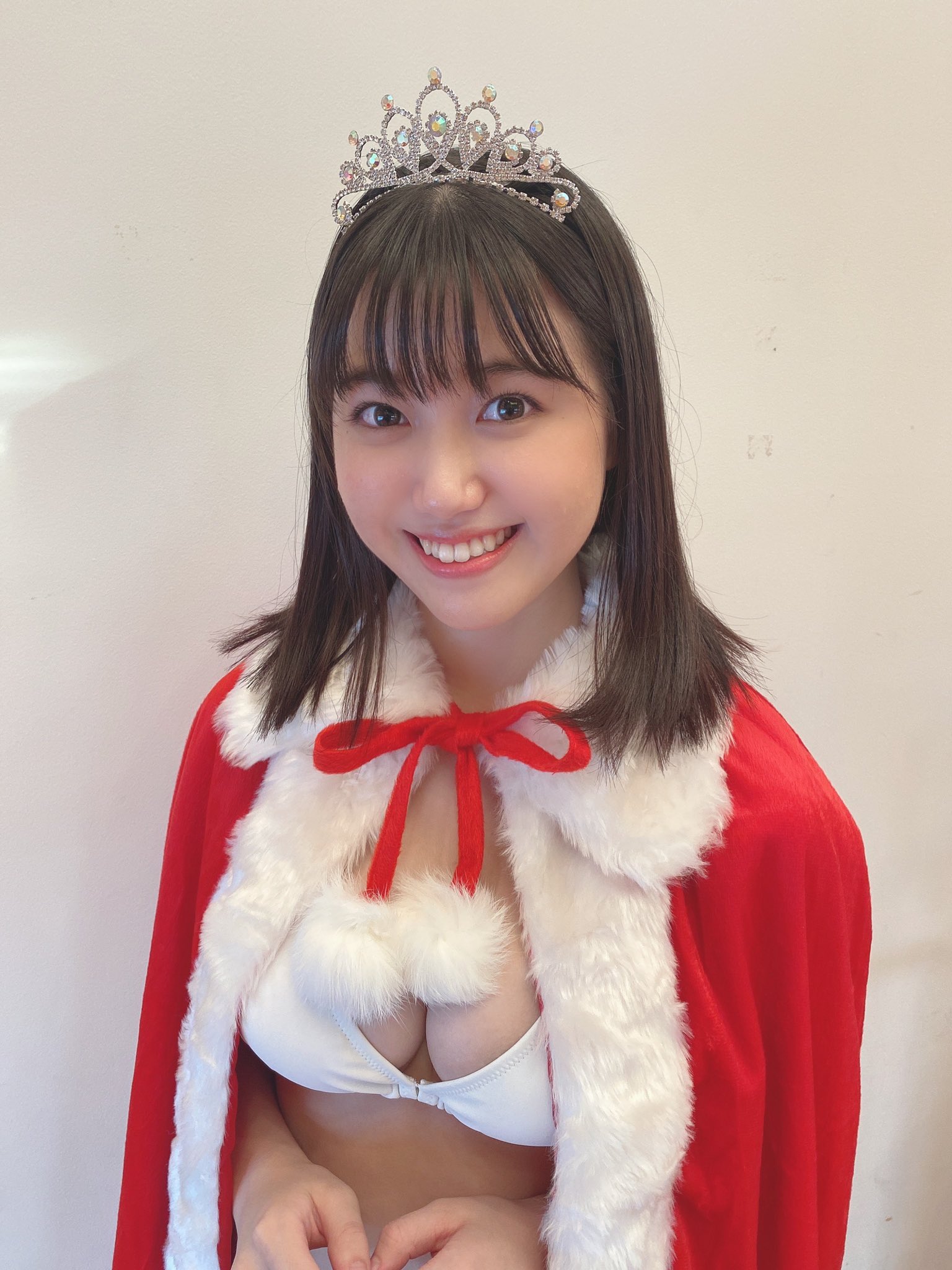 17歲的雜誌小姐「和泉芳怜」笑容有夠甜！「青春E罩杯雪乳」讓人瘋狂心動！