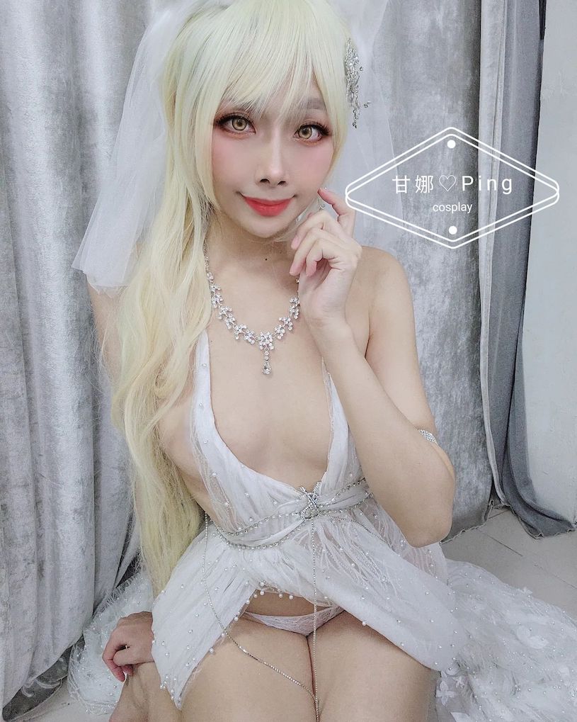 正妹「甘娜 Ping」白色比基尼好爆乳，「腰細胸又豐滿」太極品！