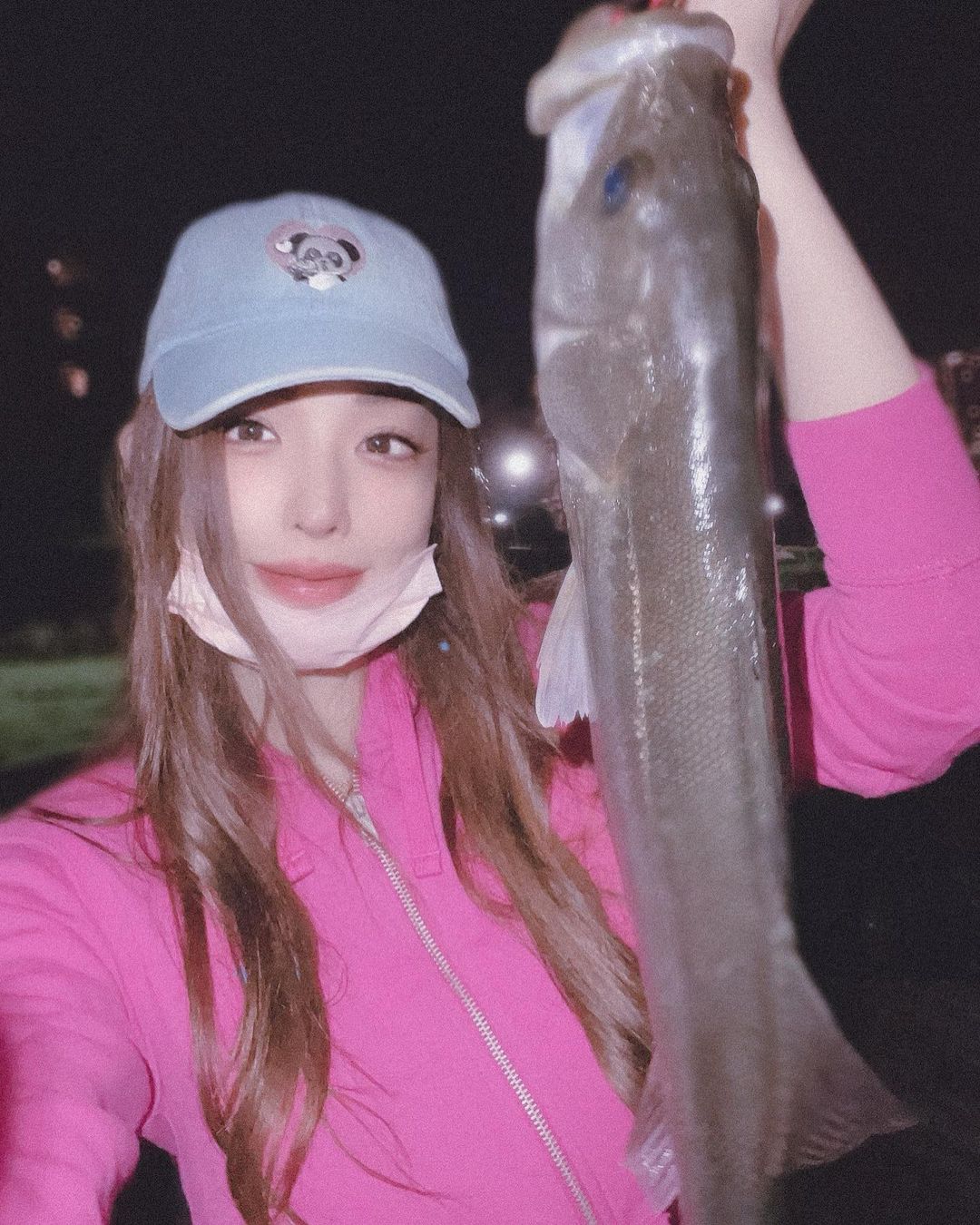 「巨乳版石原里美」穿衣火辣超敢秀！興趣還是露奶慶祝釣魚成功！