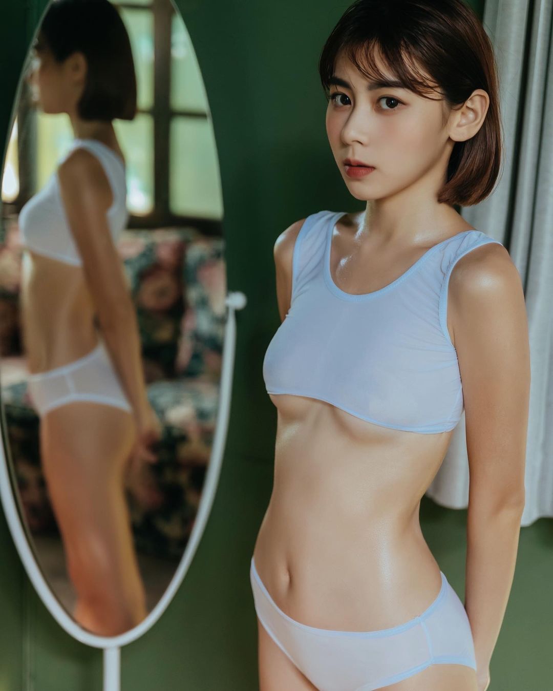 天使級正妹「郭」該邊筋被看光..，極上美臀視角超撩人，「飽滿美胸」呼之欲出！ - 美女圖 -