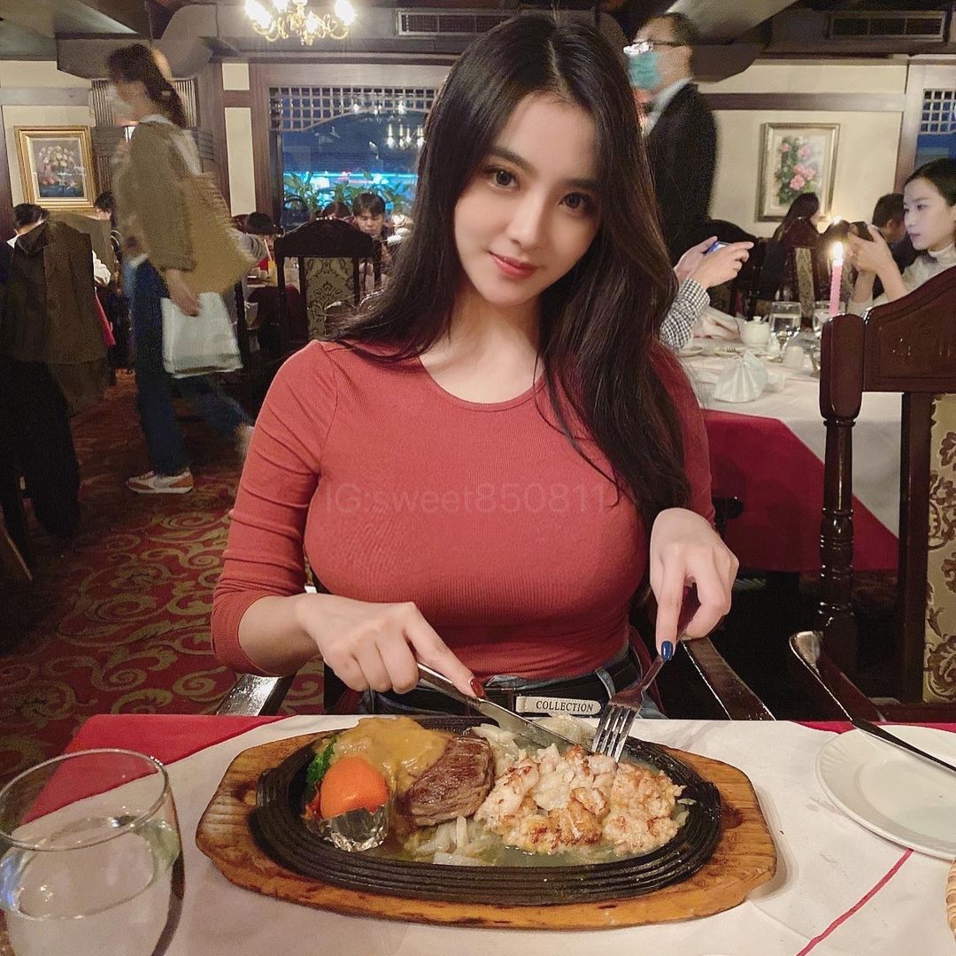 腰部以上都是奶！「最兇猛護理師」巨乳超豐滿，差1.5cm就要逼近Ｊ罩杯啦！