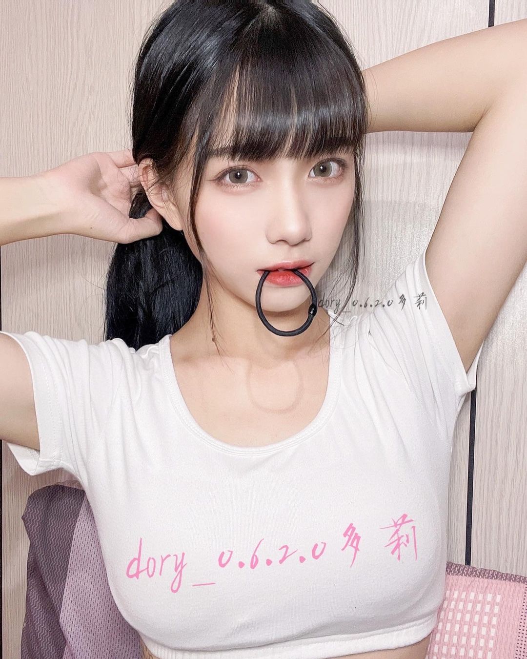 萬能科大學生妹「Dory」長相甜美超有初戀感！迷你真理褲秀「細腰嫩腿」好辣！
