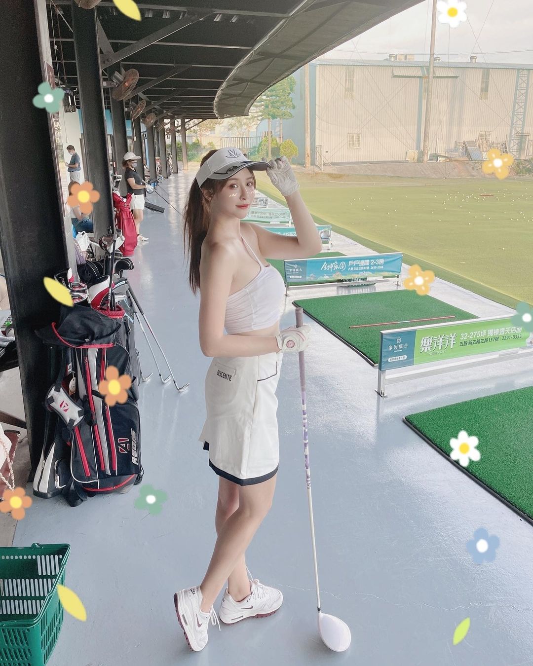 兇猛又迷人的「長腿巨乳妹」莉莉安Lillian！包臀窄裙配性感黑絲，讓腿控都瘋狂！
