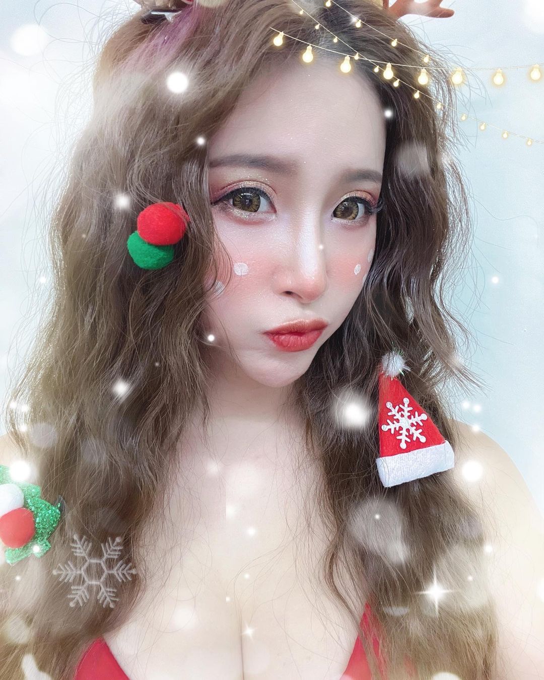 兇猛又迷人的「長腿巨乳妹」莉莉安Lillian！包臀窄裙配性感黑絲，讓腿控都瘋狂！