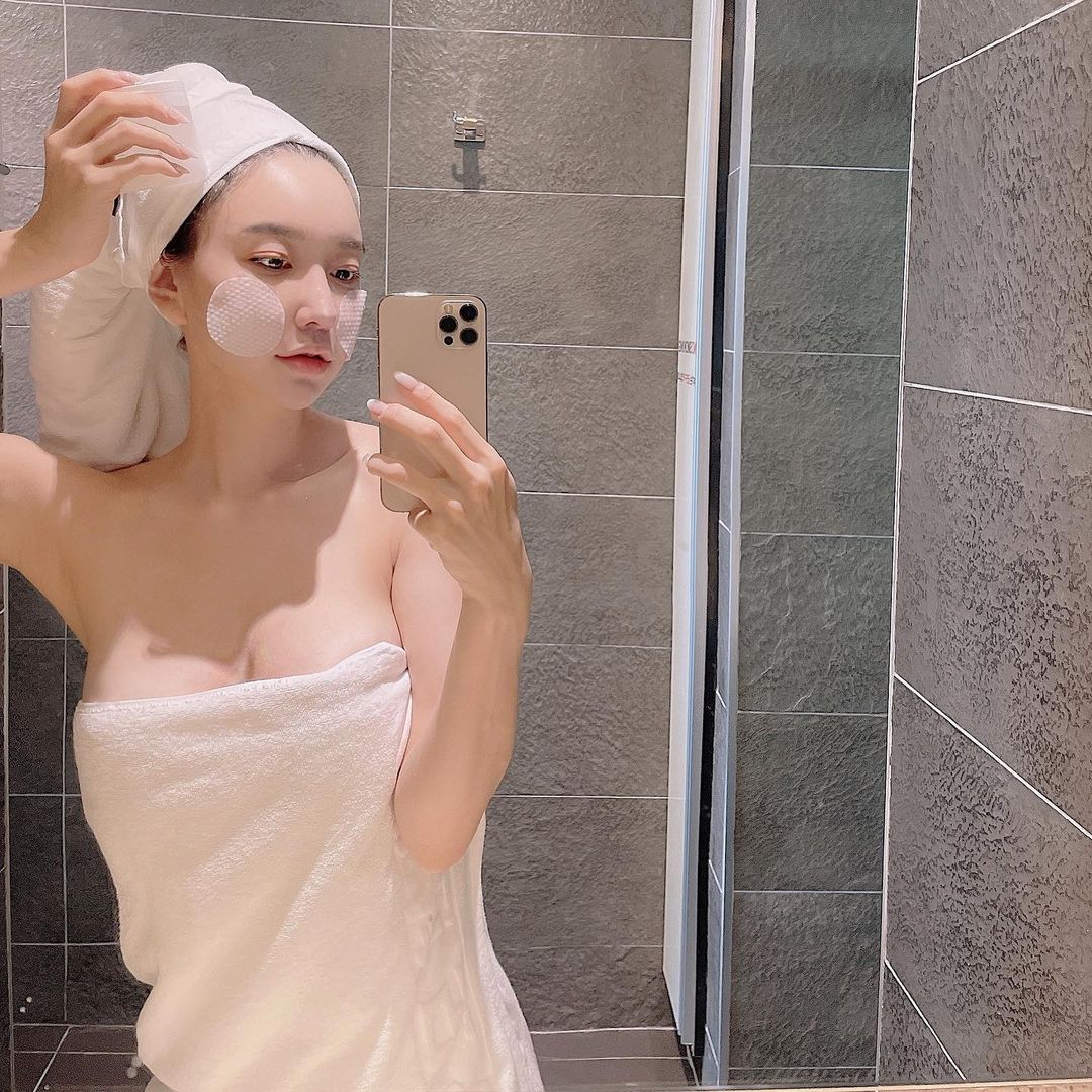 腰瘦屁股翹！「正妹皮拉提斯教練」比基尼秀美乳，頂級S曲線網友狂讚！