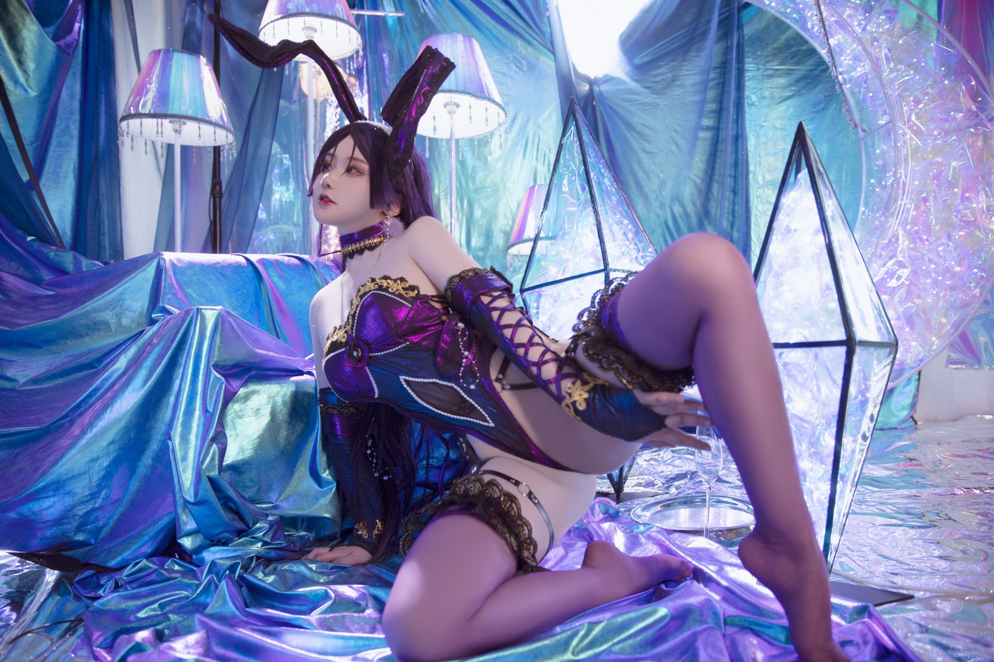 撩慾高手！正妹Coser隔螢幕噴色氣還不夠　衣服一脫白嫩雪乳奶香炸出