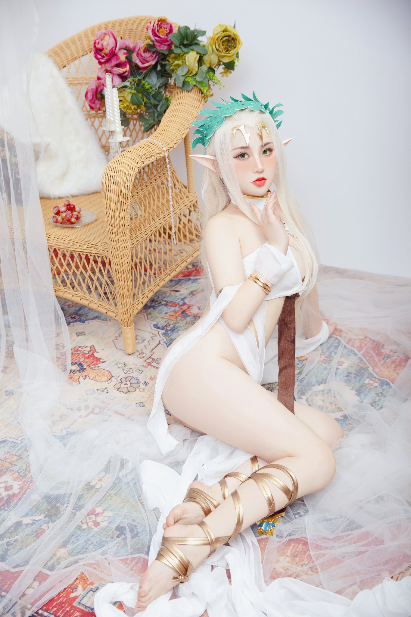 撩慾高手！正妹Coser隔螢幕噴色氣還不夠　衣服一脫白嫩雪乳奶香炸出