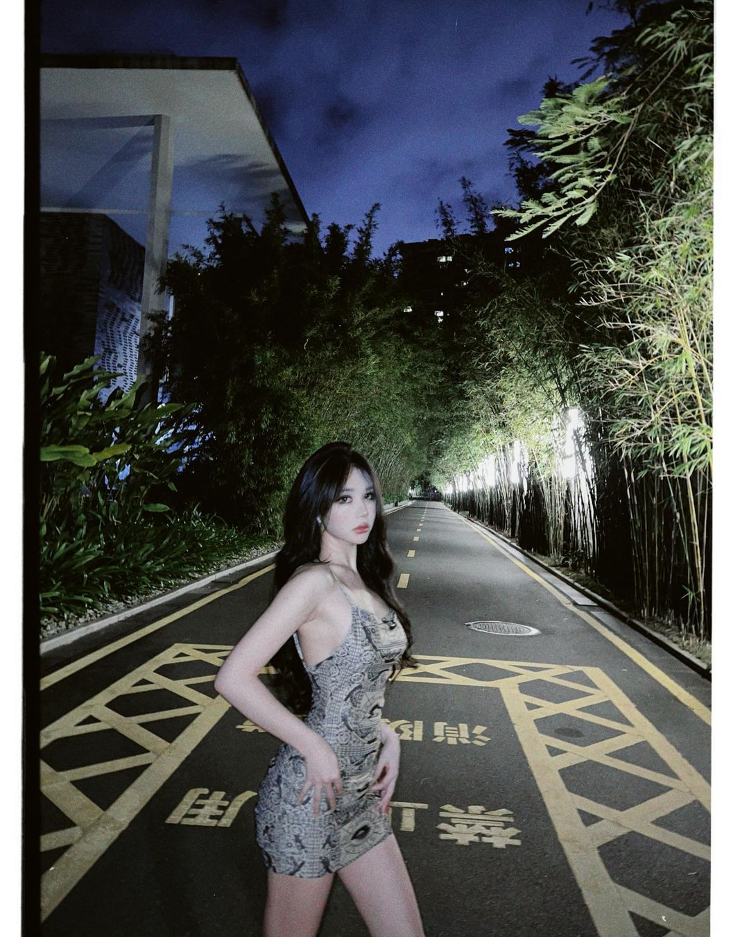 超火辣「巨乳翹臀中國妹」！穿搭色氣滿分，上街也能大露飽滿蜜桃！