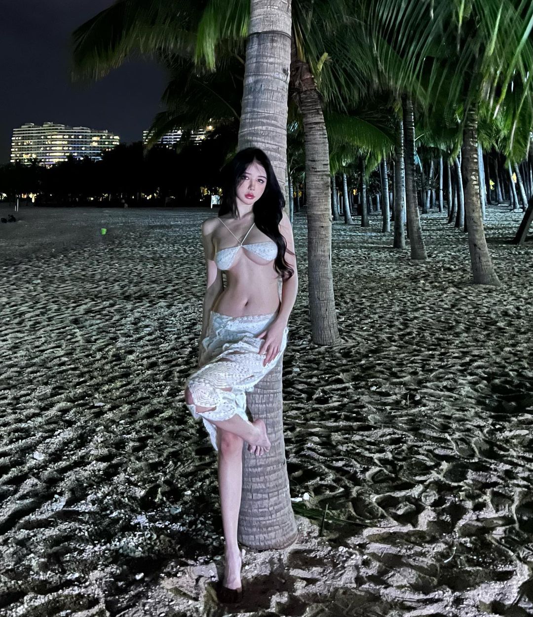 超火辣「巨乳翹臀中國妹」！穿搭色氣滿分，上街也能大露飽滿蜜桃！