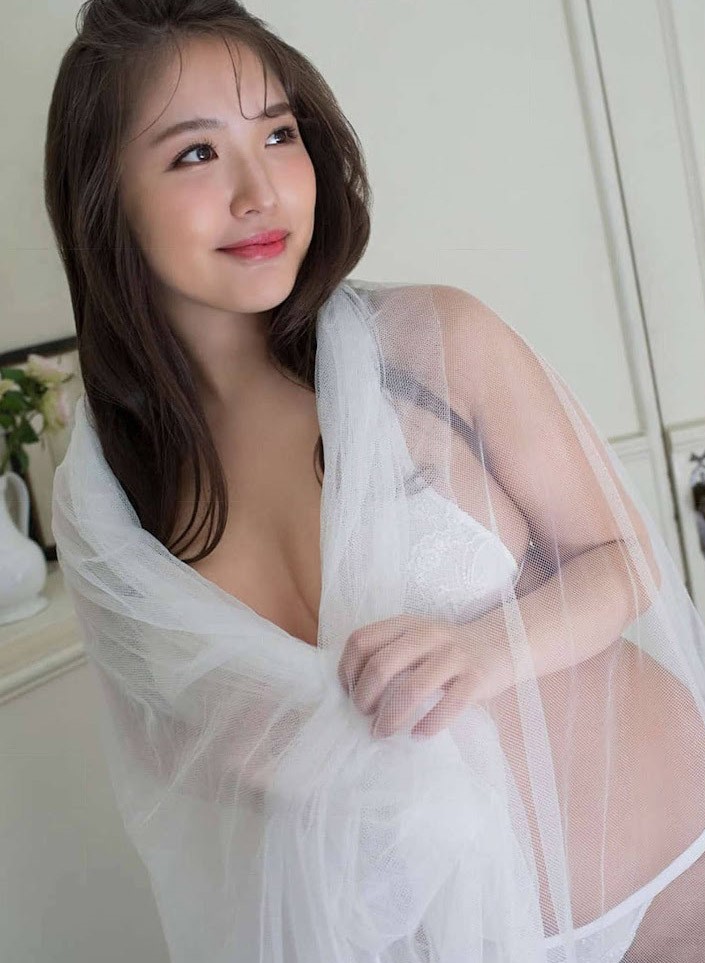 「爆乳石原さとみ」水咲優美極限露出100cm巨乳　肉感線條好エロ