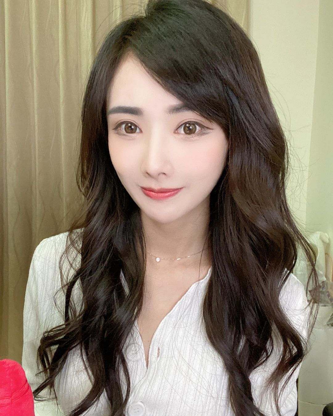 長髮白奶妹點點逆天顏值加上超誘人身材「Ｓ型曲線」性感撩人！ - 美女圖 -
