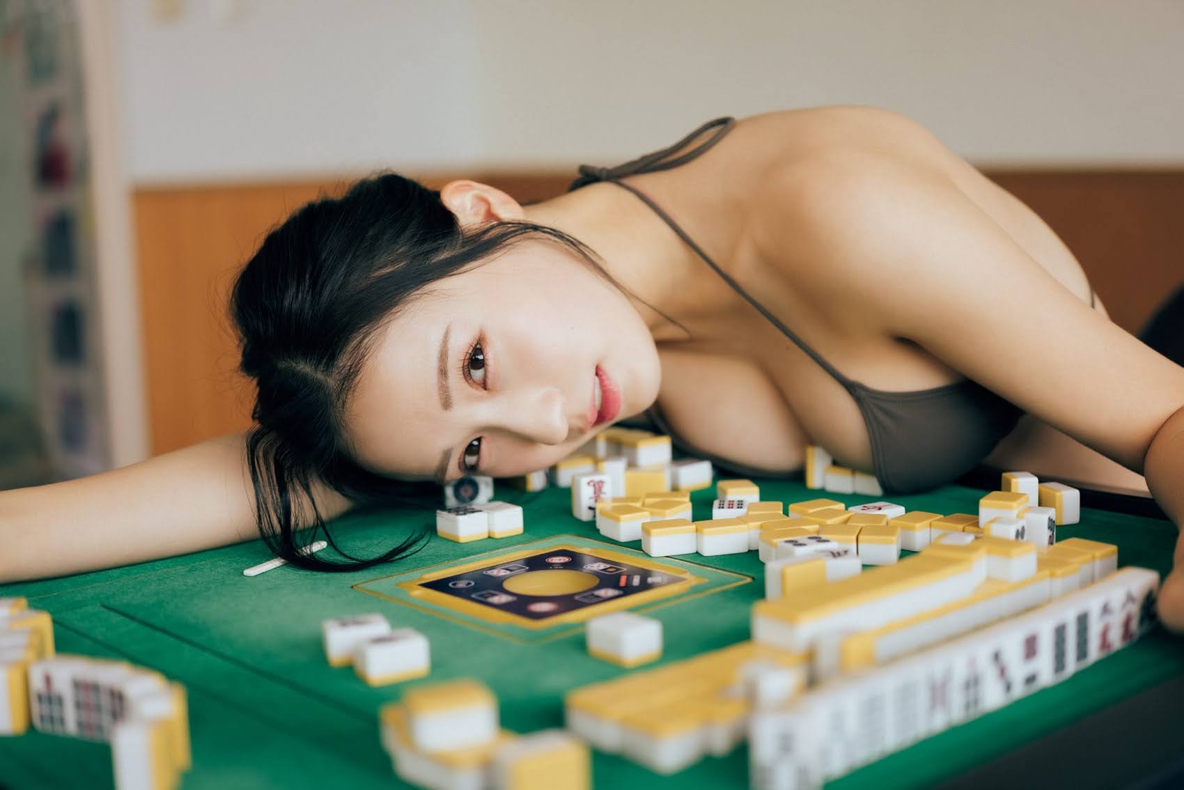 麻將辣照讓人心動！日本女星「伊藤愛真」不只身材兇猛　還有驚人好唱功