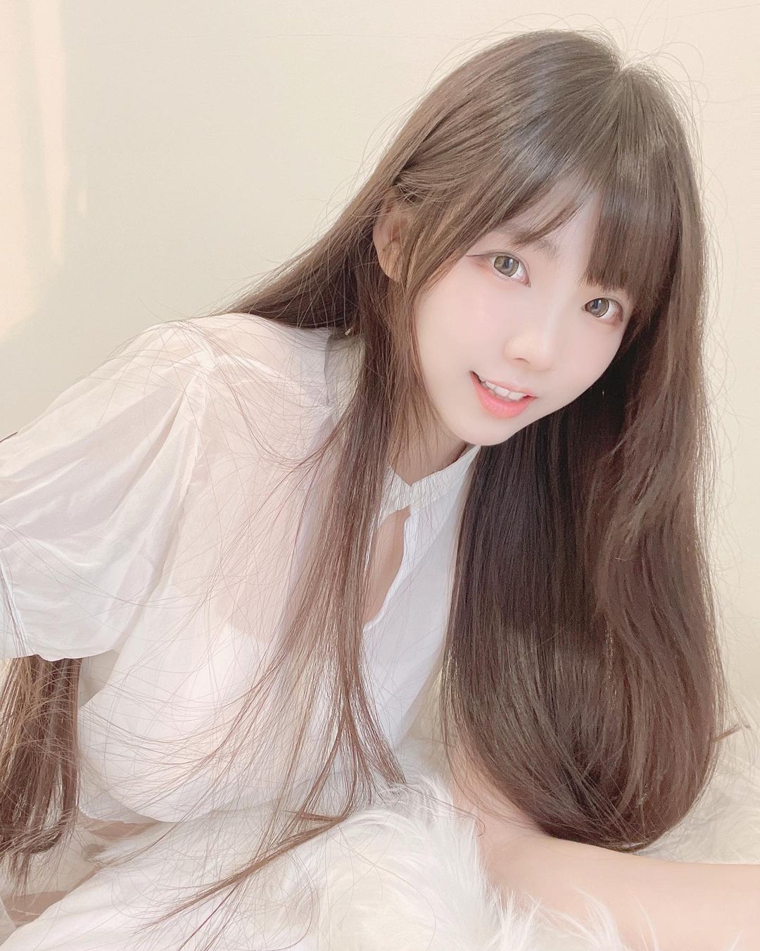 超粉嫩「兔牙萌妹」童顏巨乳太犯規！試穿新內衣秀出「深邃溝溝」！