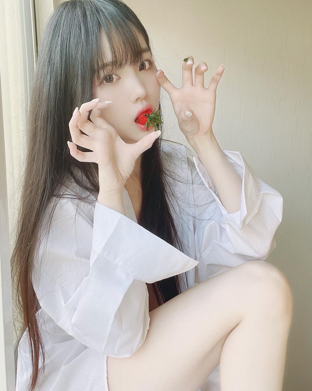 超粉嫩「兔牙萌妹」童顏巨乳太犯規！試穿新內衣秀出「深邃溝溝」！