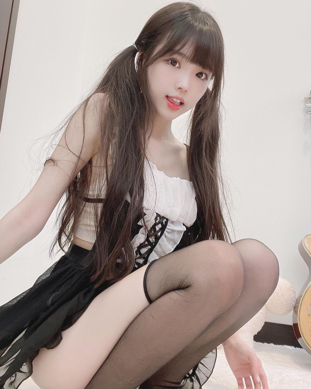 超粉嫩「兔牙萌妹」童顏巨乳太犯規！試穿新內衣秀出「深邃溝溝」！