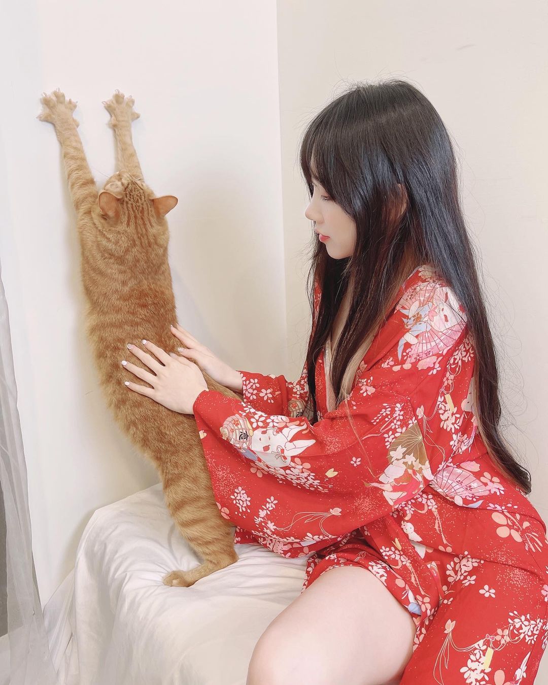 超粉嫩「兔牙萌妹」童顏巨乳太犯規！試穿新內衣秀出「深邃溝溝」！