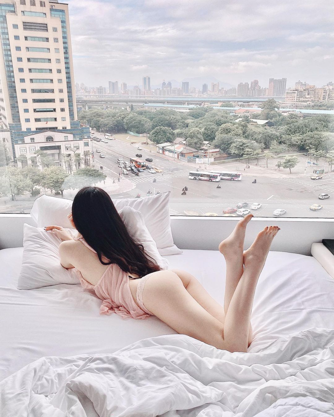 天燈妹」白天狂放豪乳，「白嫩奶光」色氣四射超誘人 - 素人正妹 -