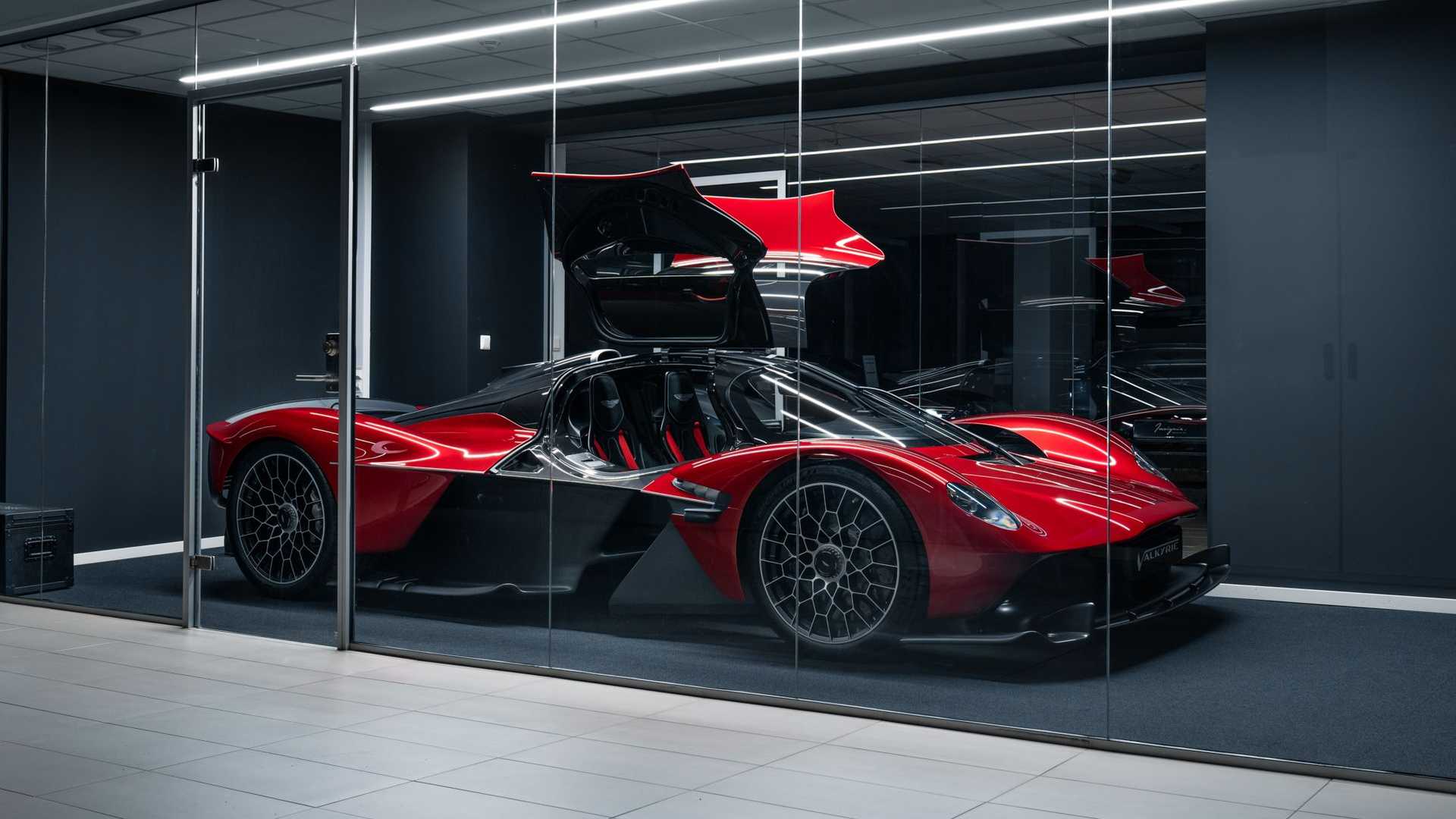 2022-aston-martin-valkyrie-side-view.jpeg 2022-aston-martin-valkyrie-side-view.jpeg
