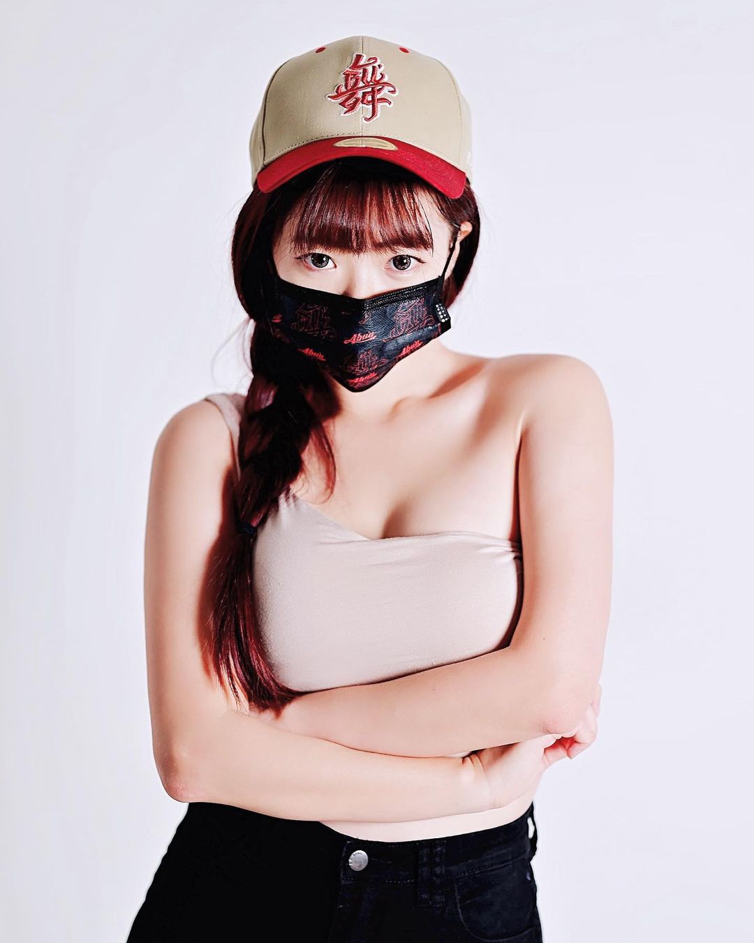 爆乳正妹曲曲前凸後翹「完美翹臀」邪惡乍現啦！白皙豐滿身材露出來啦！ - 美女圖 -