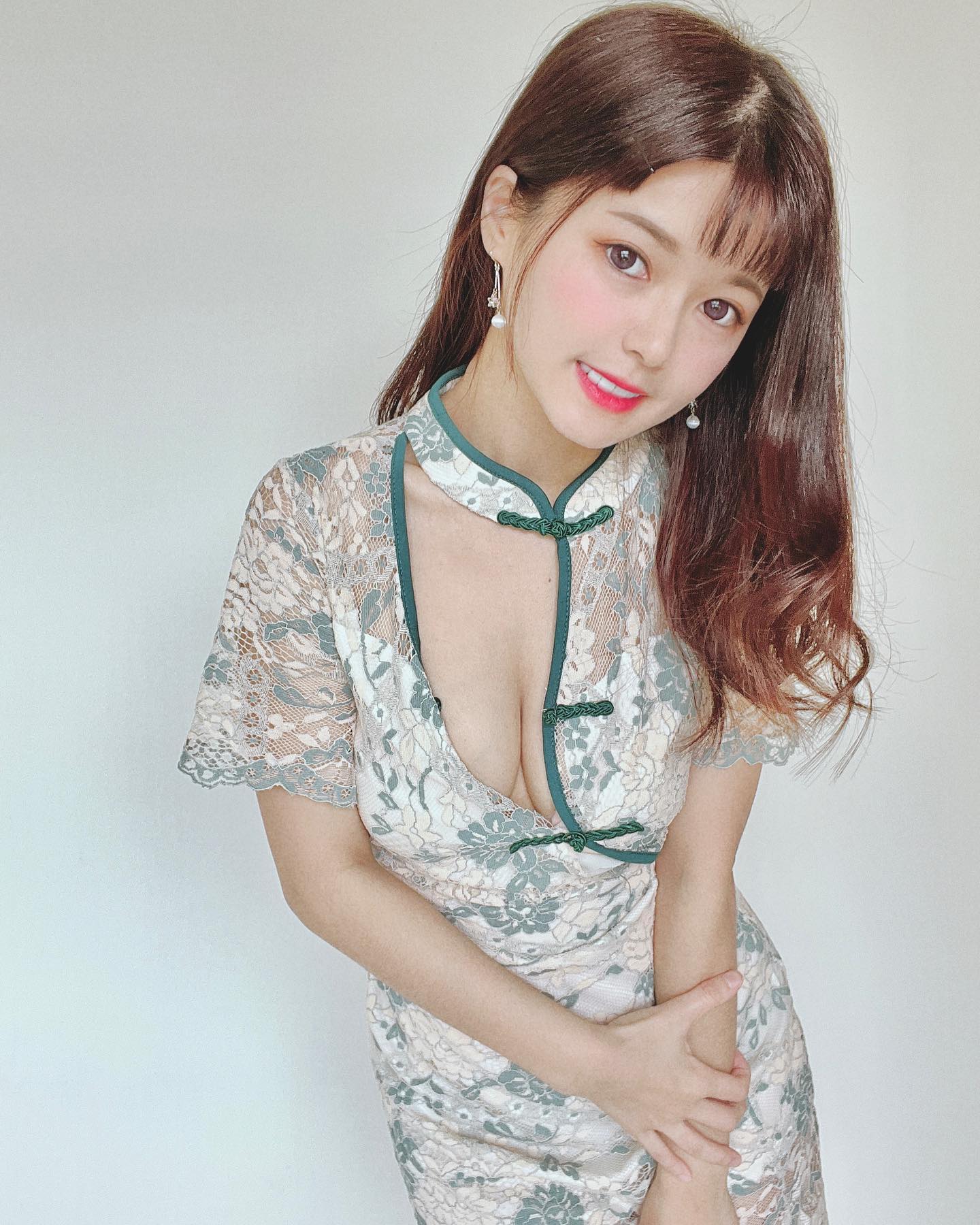 聽到都酥麻了！超甜活動主持人「小花姐接」光聲音就可以讓人戀愛