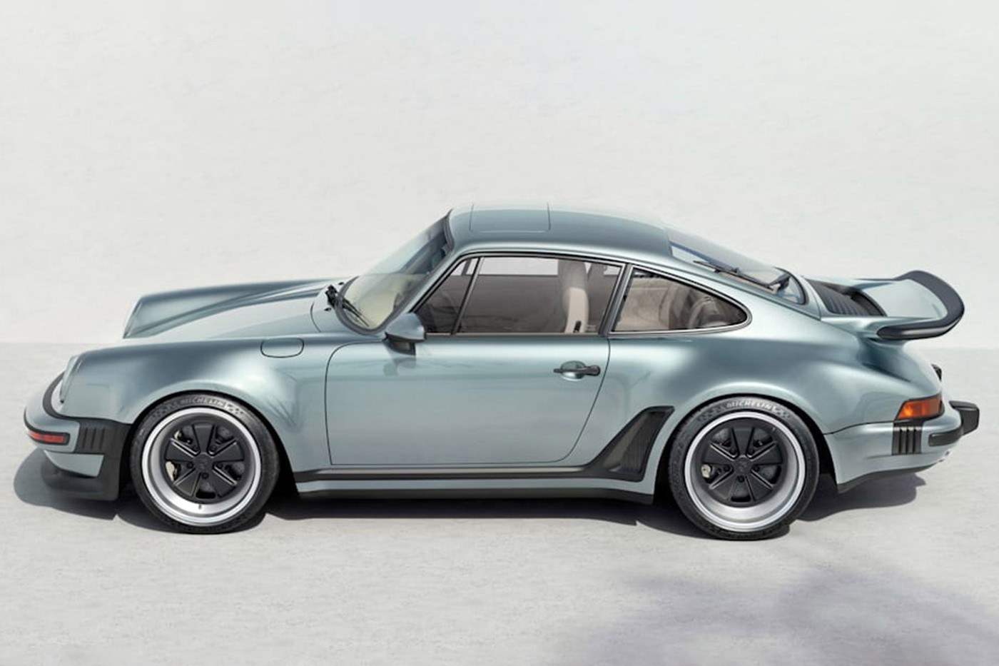 https___hk.hypebeast.com_files_2022_02_singer-porsche-turbo-911-reveal-info-3.jpg