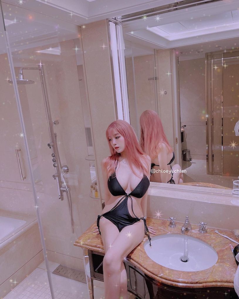 正妹英文老師「宇倩」超爆乳用餐，「渾圓美乳」比食物還誘惑！