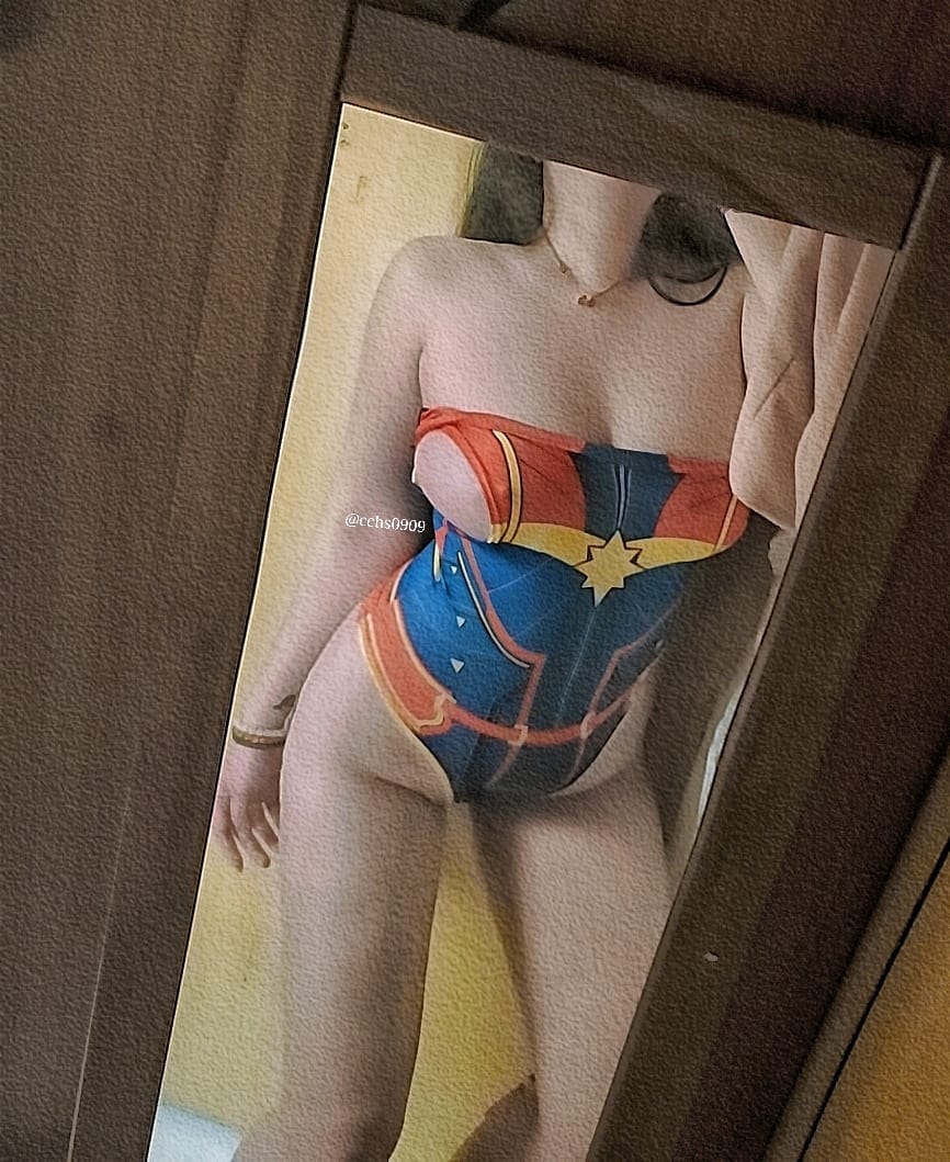 巨乳護理師「黃靜」想要壞壞！遮點辣秀白嫩裸肌，「細腰翹臀」曲線驚人！