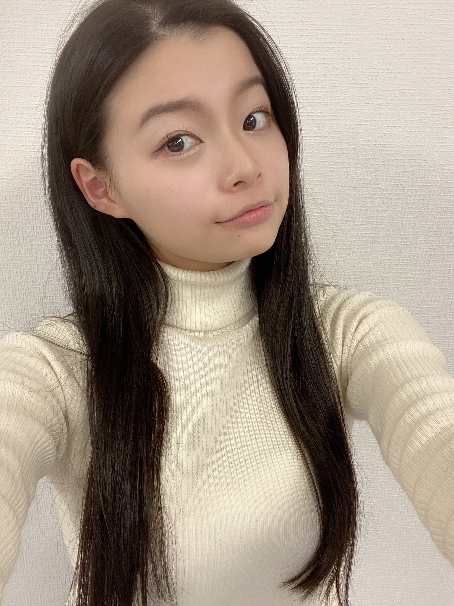 浴衣正妹就是她…　高領毛衣包緊緊意外洩漏好身材　「長輩」性感微兇