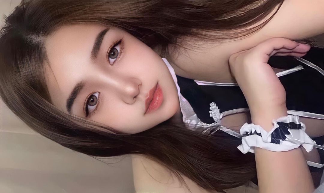 「巨乳版陳妍希」乳量超澎湃！清純臉蛋＋魔鬼身材，小背心hold不住雙球！
