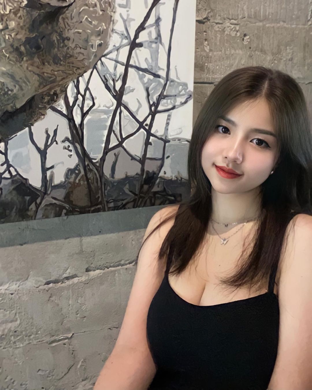 「巨乳版陳妍希」乳量超澎湃！清純臉蛋＋魔鬼身材，小背心hold不住雙球！