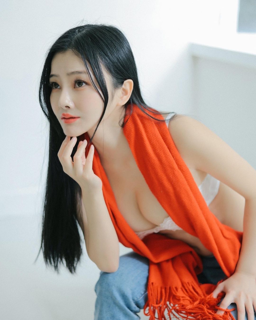 「小桃子Vivi」賞櫻偷藏邪惡武器，「暴力巨乳」讓粉絲超想拆解！