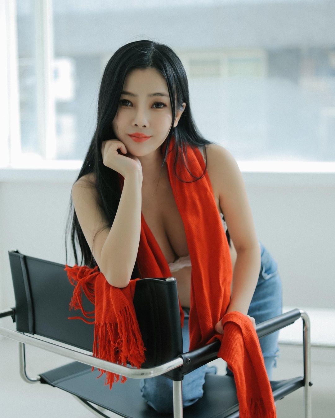 「小桃子Vivi」賞櫻偷藏邪惡武器，「暴力巨乳」讓粉絲超想拆解！