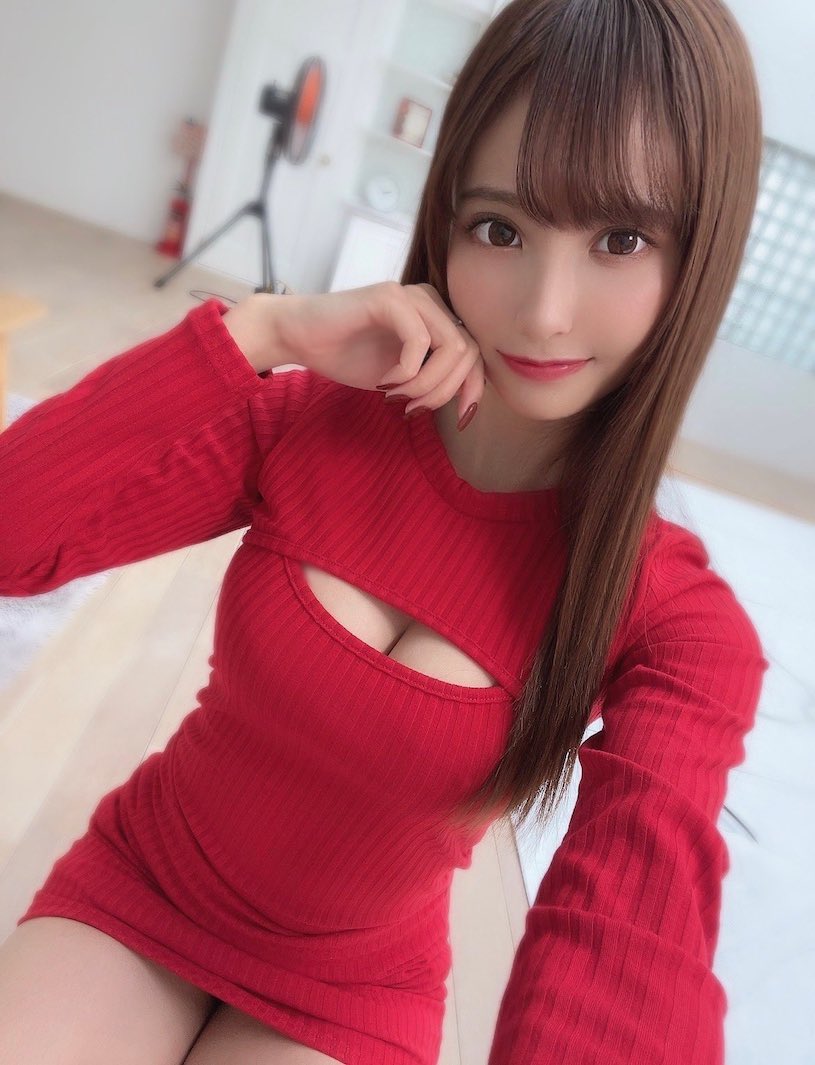 愛打麻將的「F奶正妹牙助」，「半裸辣照」病患瘋狂！