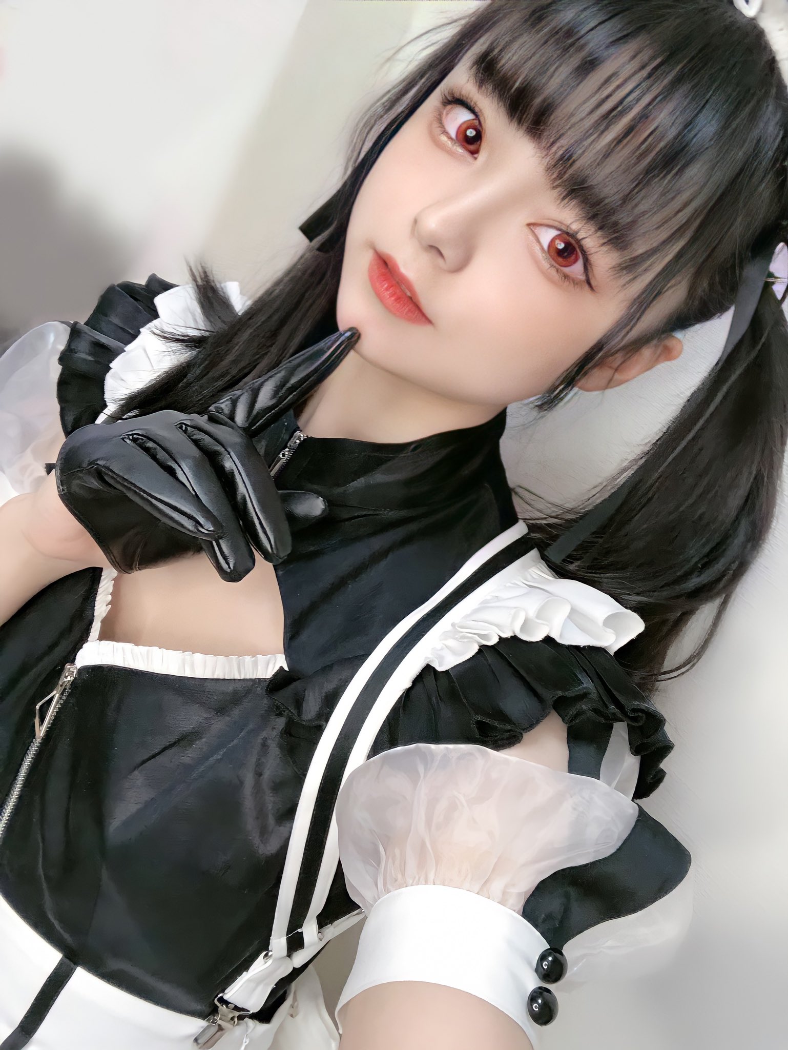 正妹Coser長相精緻…蘿莉童顏配上歐洲古典Cosplay宛如真人洋娃娃