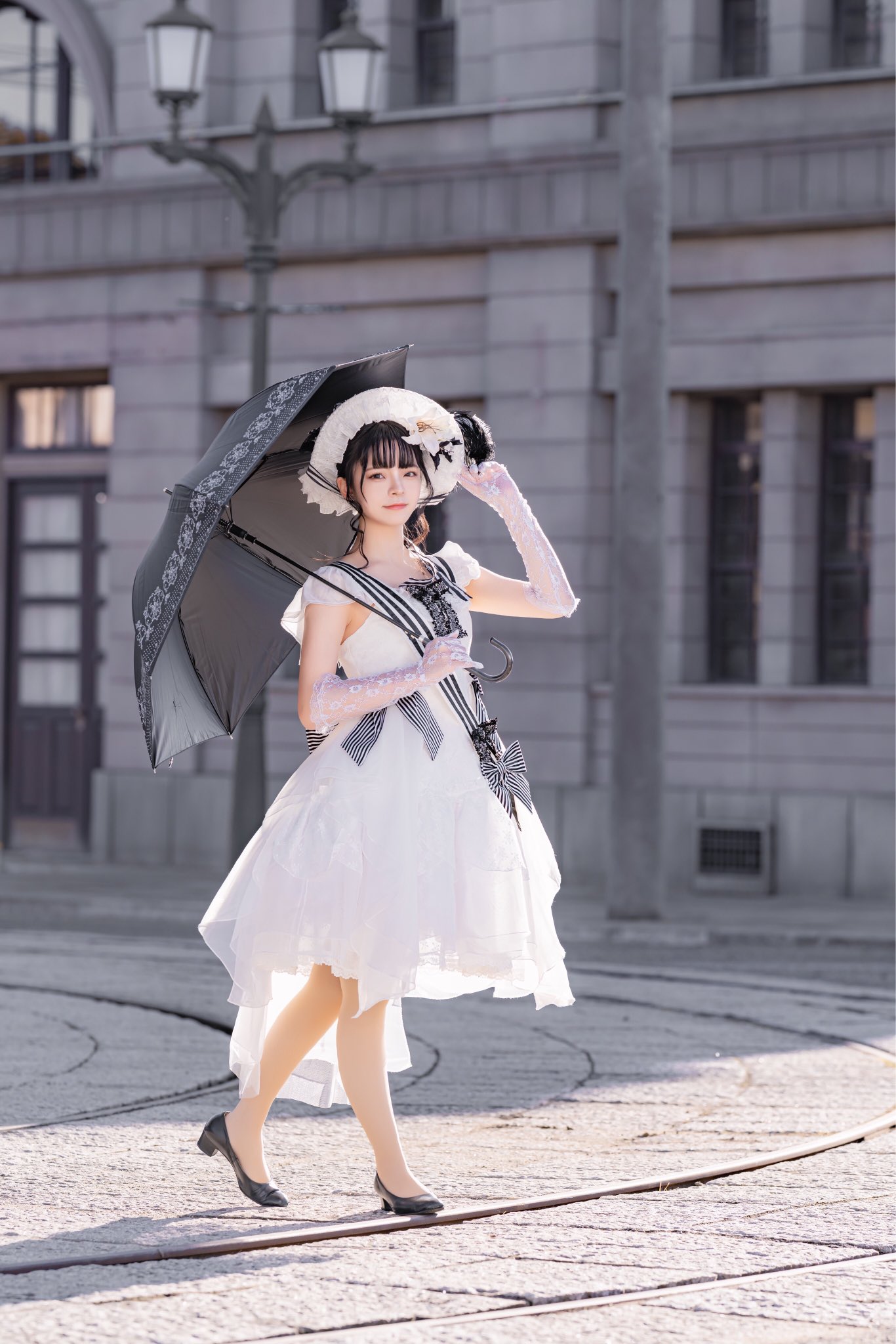 正妹Coser長相精緻…蘿莉童顏配上歐洲古典Cosplay宛如真人洋娃娃