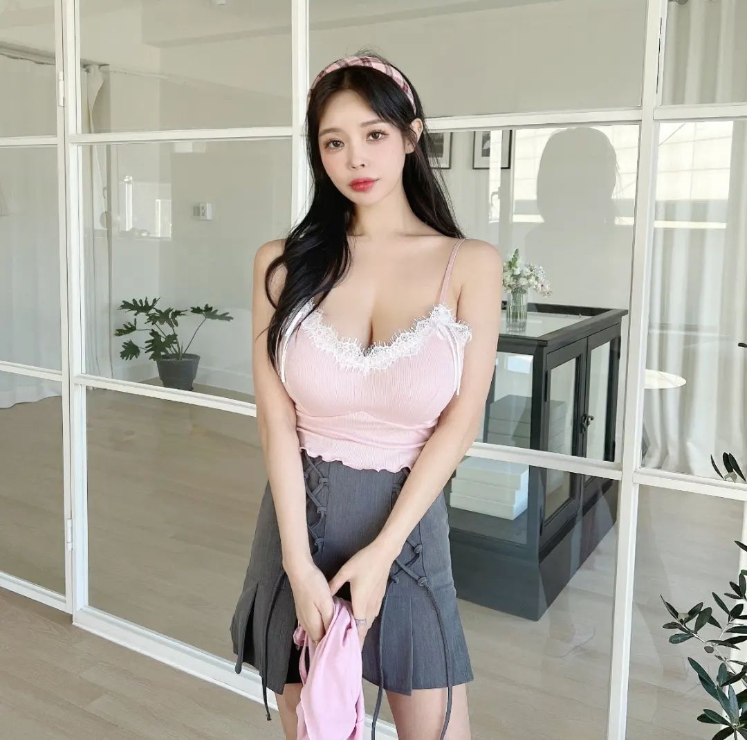 超讚的「長腿模特兒」比例好曼妙，「巨乳細腰翹臀」怎麼穿都辣！