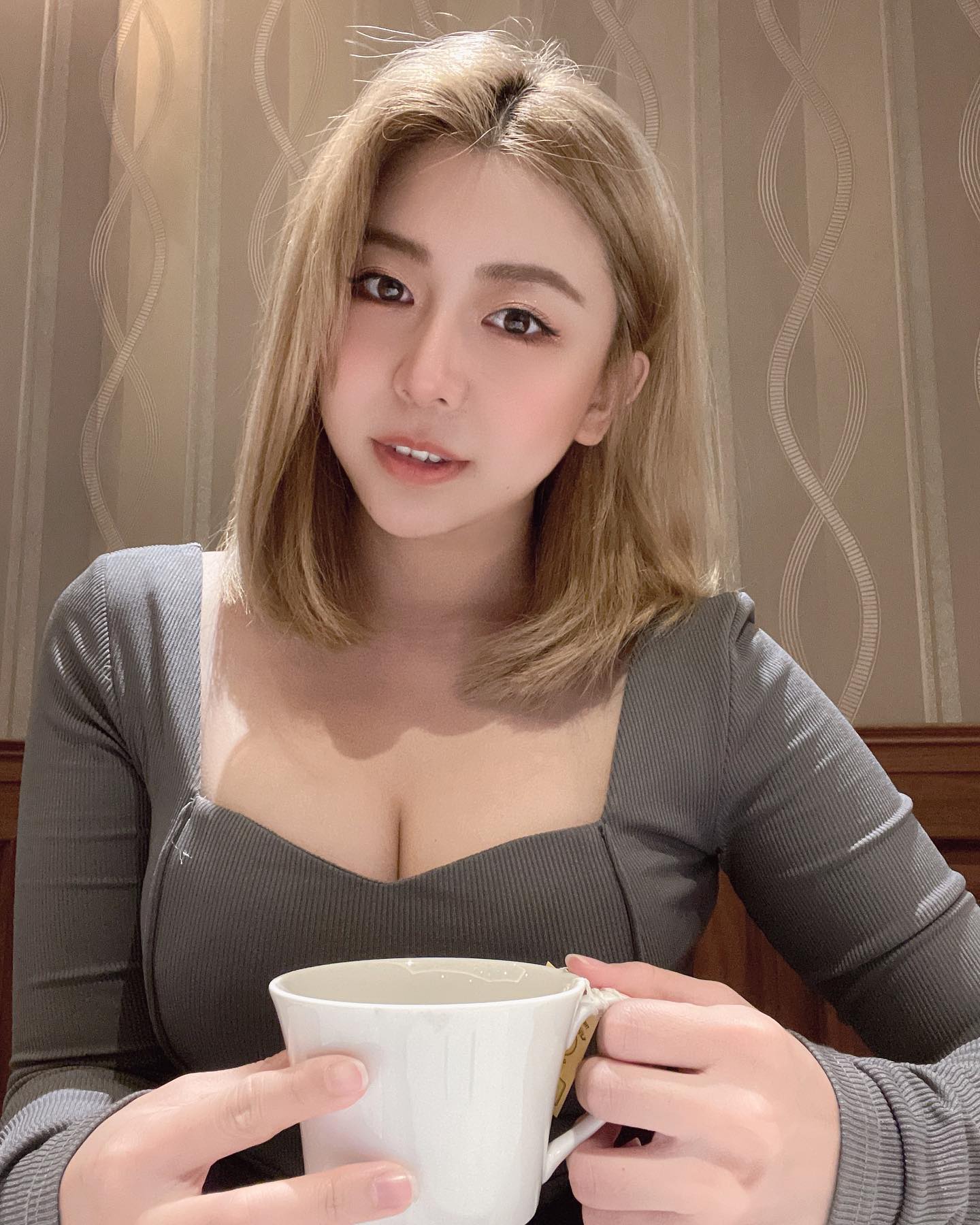 「正妹健身教練」練出豐滿身材　性感 S 形曲線讓人欲罷不能！